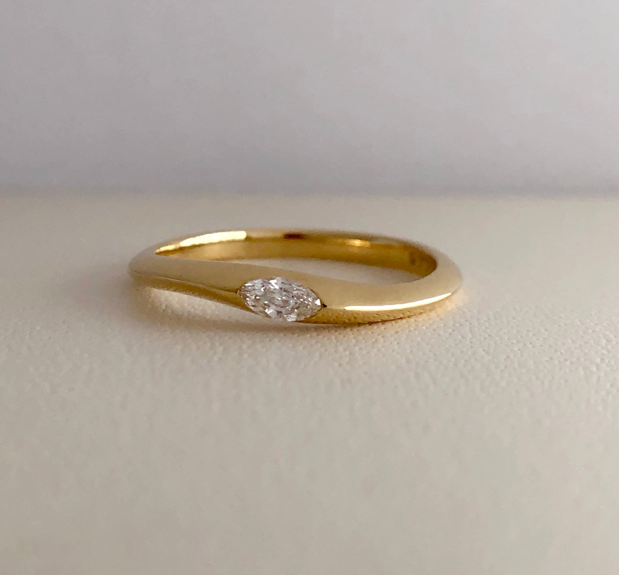 マーキスカットダイヤモンド ウエーブ ピンキーリング 0.06ct K18 ...