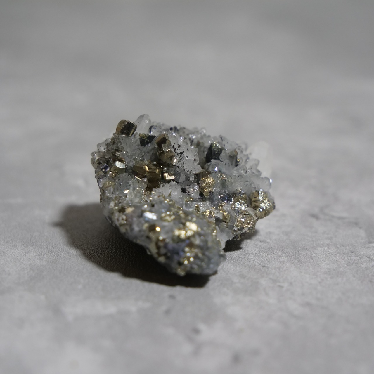 クリアクォーツ パイライト / 原石 標本