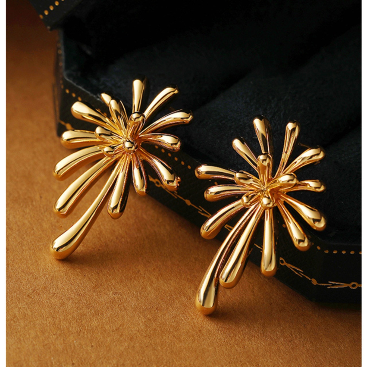 ゴールド ブルームライン ピアス W10423