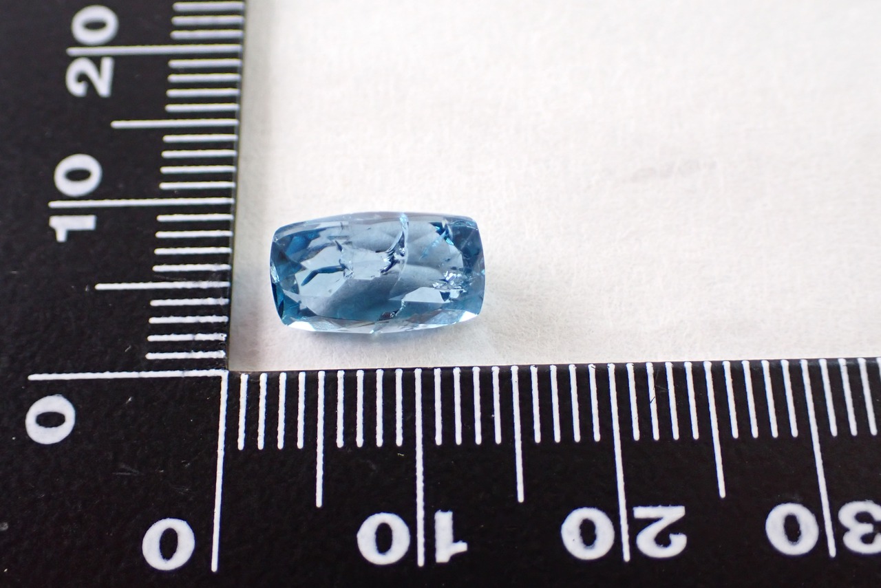 クラックロンドンブルートパーズ　4.1ct　[C3‐8]