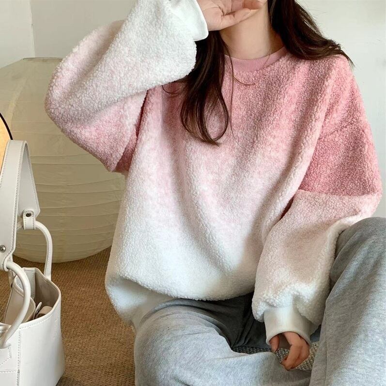 トップス レディース セーター ニット グラデーション もこもこ クルーネック 丸首 長袖 ドロップショルダー オーバーサイズ バイカラー 配色 ルーズ ラフ デザイン 秋 冬 10代 20代 30代 40代 おしゃれ かわいい 大人可愛い カジュアル シンプル 大人カジュアル フェミニン モテコーデ 暖かい レトロ ガーリー 送料無料 カワイイ ピンク グレー パープル デート お出かけ 女子会 買い物 旅行 通学 学生 普段使い デイリー 普段着 部屋着 韓国ファッション 韓国系 韓国 誕生日