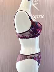 ペタルコンフェッション モールドカップブラジャー 32B、32C、 サイズリズシャルメル