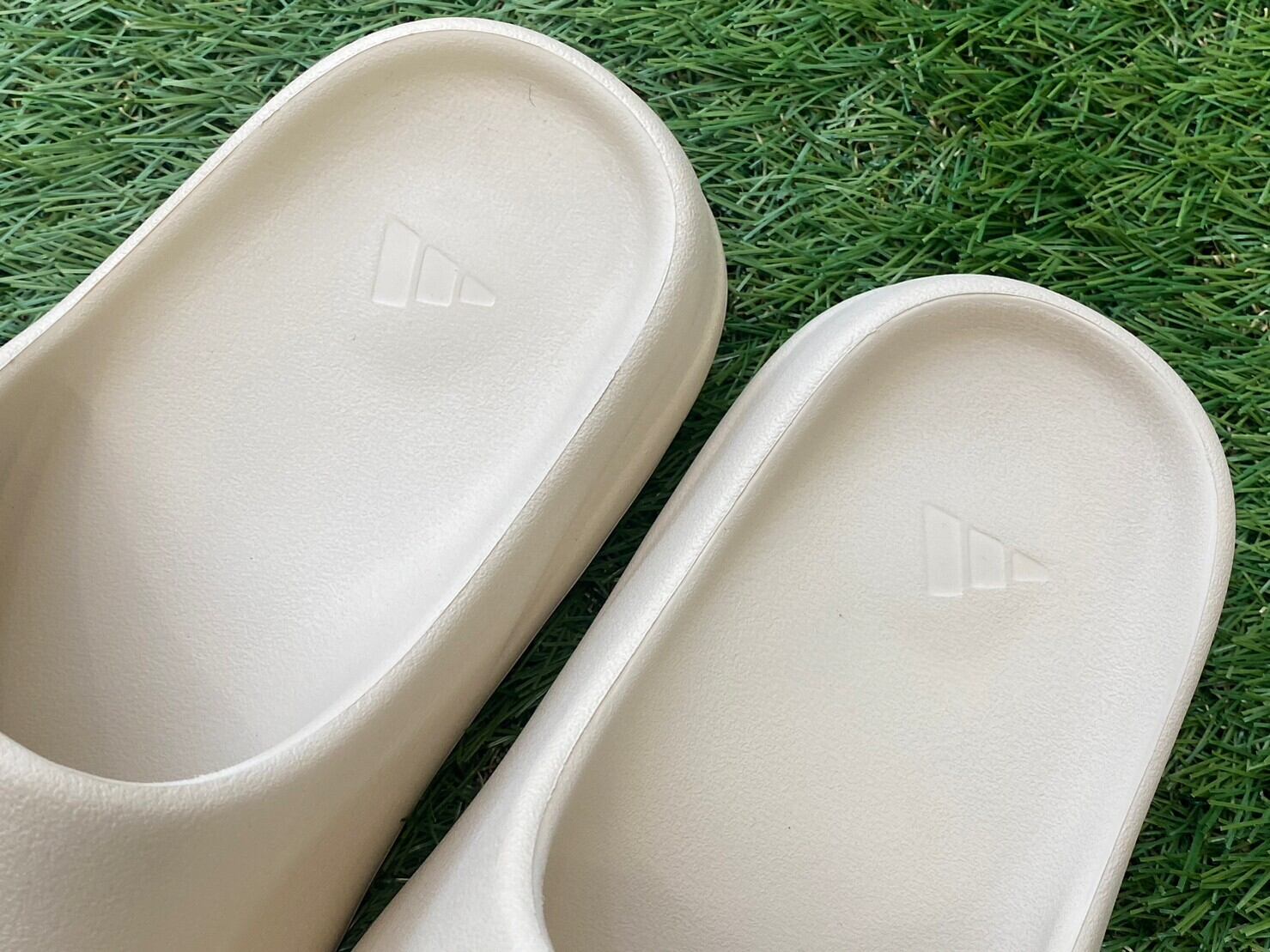 adidas YEEZY SLIDE BONE FZ5897 27.5cm 22321 | BRAND BUYERS OSAKA