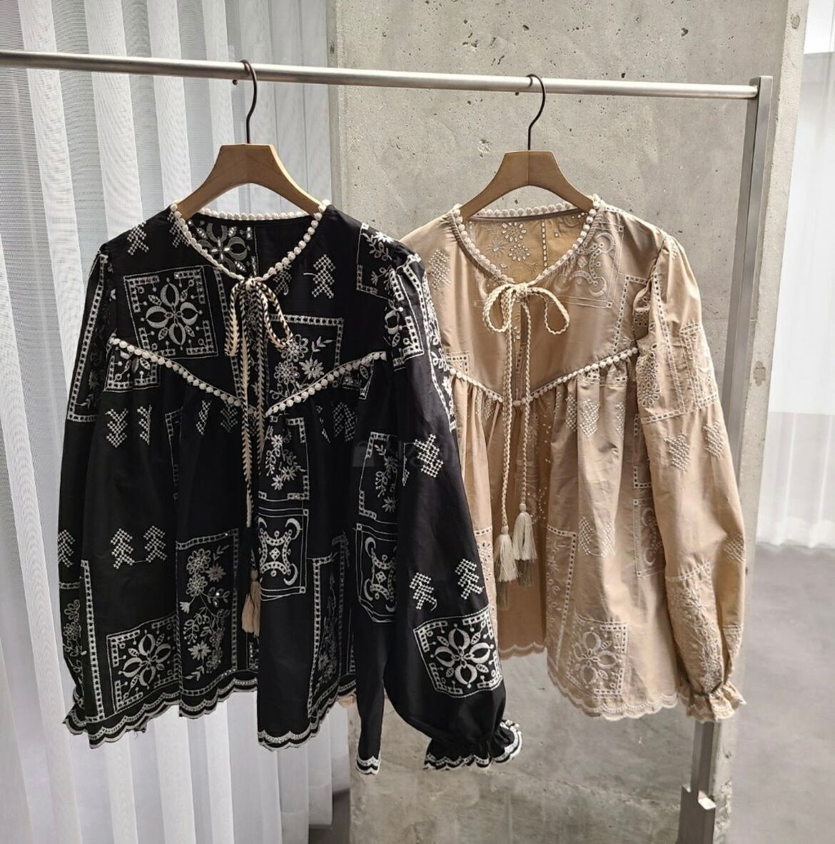 2color / エスニック刺繍デザインブラウス