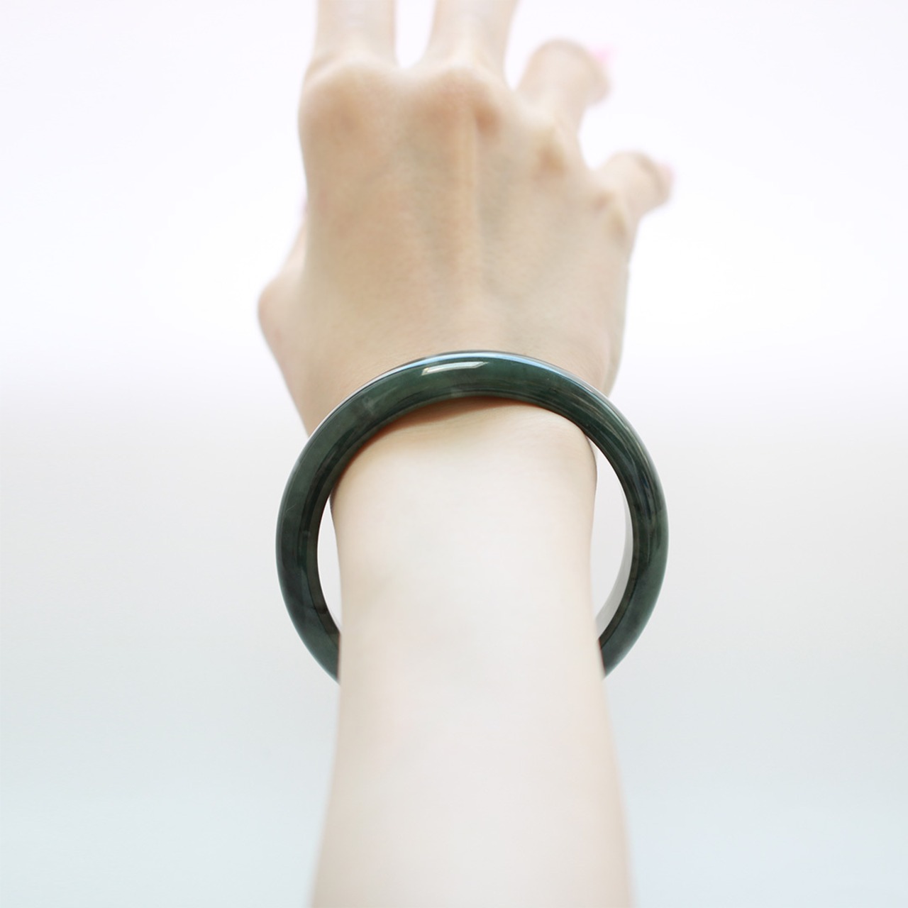 【内径 約60mm】 komaru Black 翡翠バングル A貨翡翠 jd_bg1548