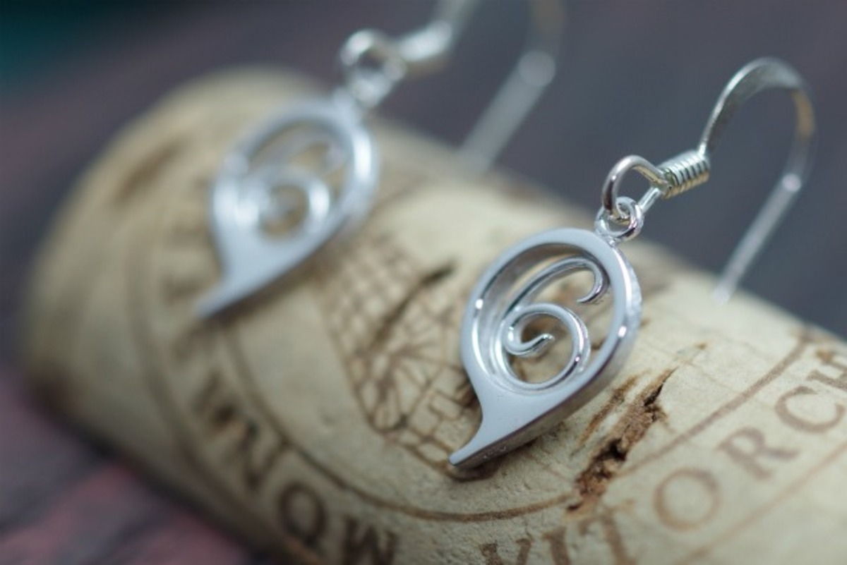 number 6 pierced earrings | lb4