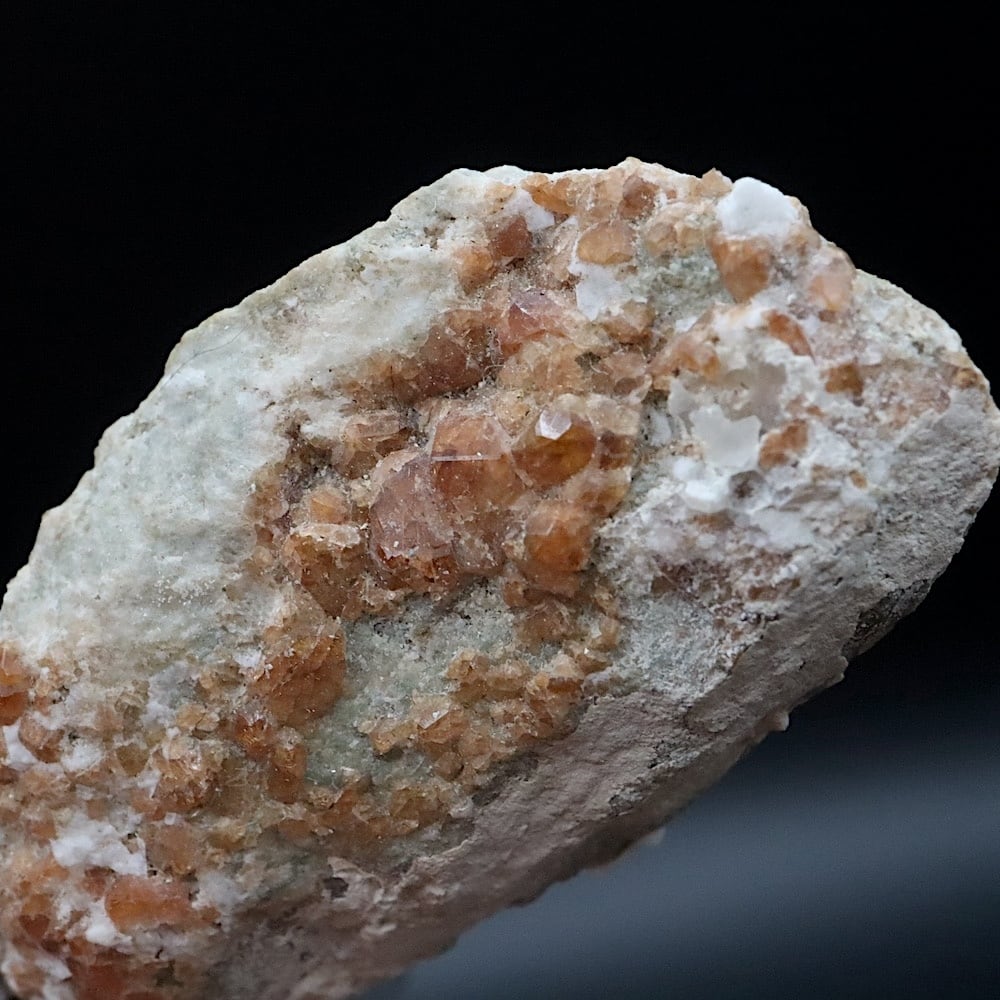自主採掘！カリフォルニア産 グロッシュラー ガーネット 16.7g GN388