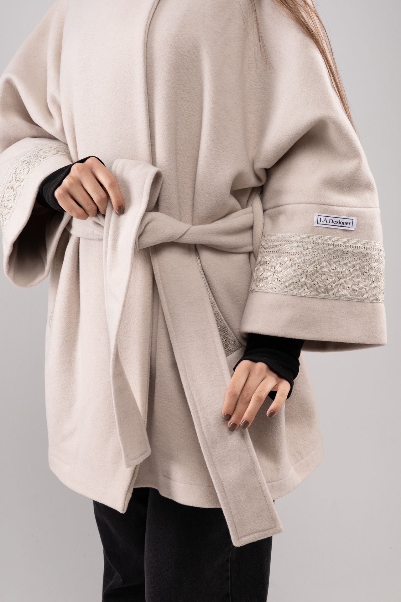 ウクライナ産プレミアムウール100%ジャケットコート（白）平行縫い　シルク手刺繍 - 4