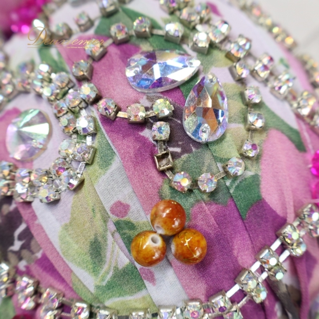 ベリーダンス オリエンタル 衣装 上下セット ピンク系 トップス スカート アーム アーム飾り 紫 緑 花柄 鮮やか かわいい ダンス衣装 ラインストーン ビーズ 豪華 装飾 ステージ イベント 華やか パープル系 グリーン系