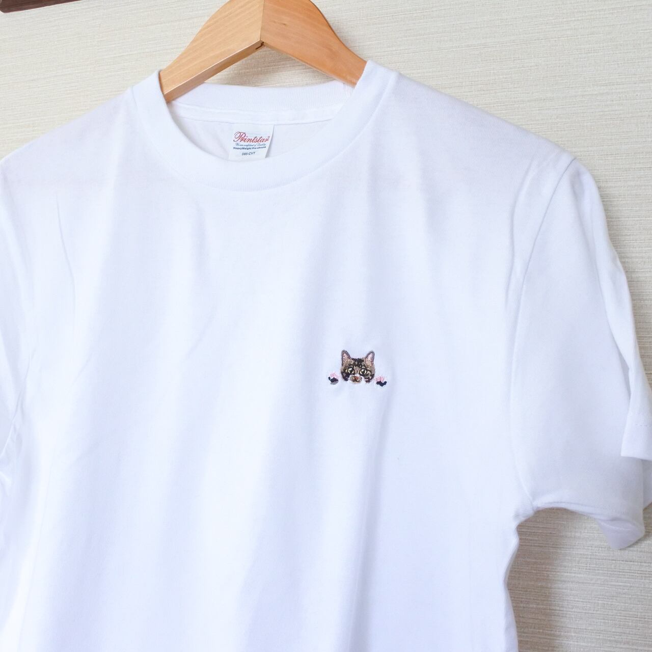 うちの子刺繍Tシャツ【缶バッジ刺繍/リピート専用】 | コイトネコ