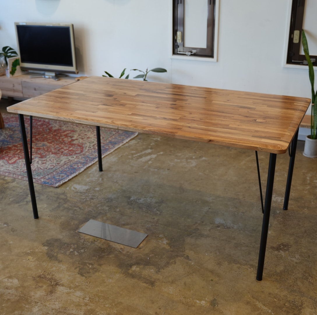 極厚　無垢材のナチュラルテーブル ナラ ナチュラルダイニングテーブル 無垢材 | 一枚板テーブル