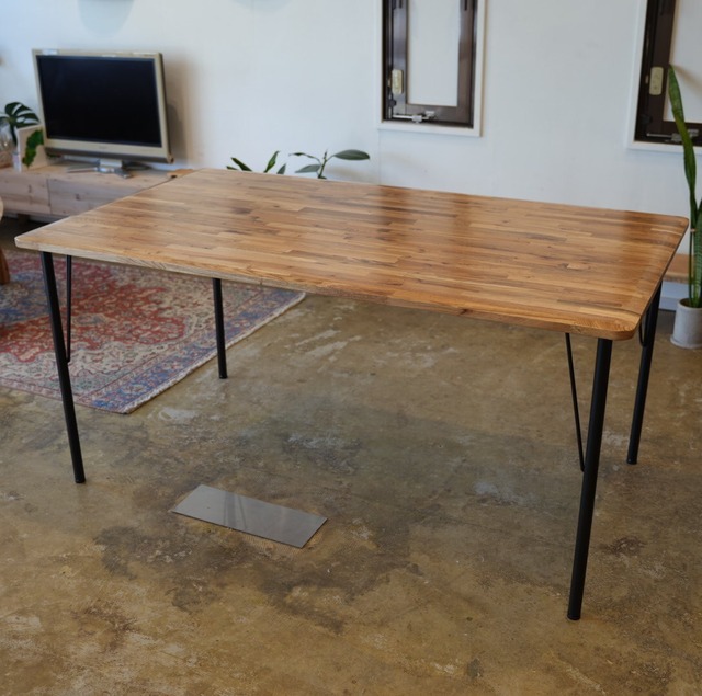 ナラ　ナチュラルダイニングテーブル　無垢材