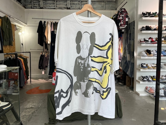 TRAVIS SCOTT × FRAGMENT × KAWS TEE ACID YELLOW XL 70097