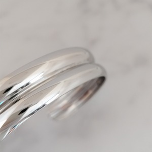 Volume line bangle
