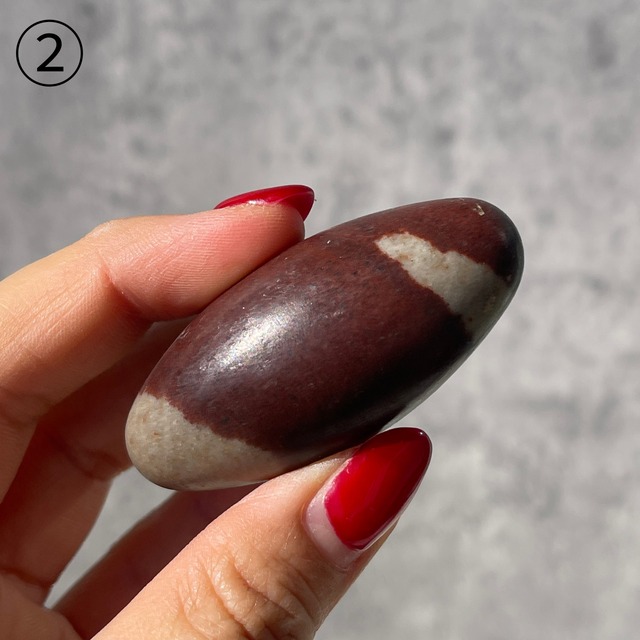 インド・ナマダ川【クリプトクリスタリンクォーツ（シバリンガム）】リンガム ② 鉱物 天然石 パワーストーン