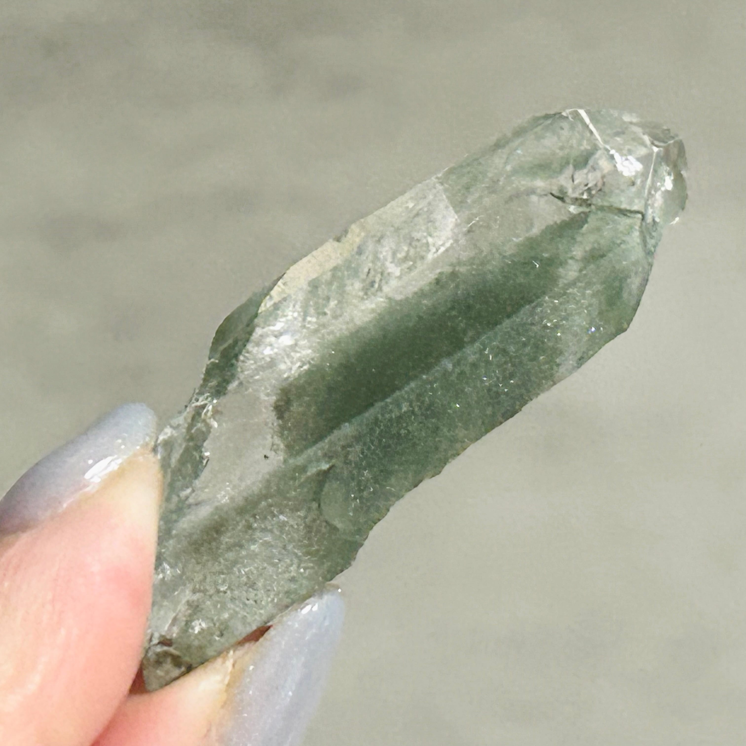 マニハール産水晶 クローライトインファントムクォーツ・グリーン