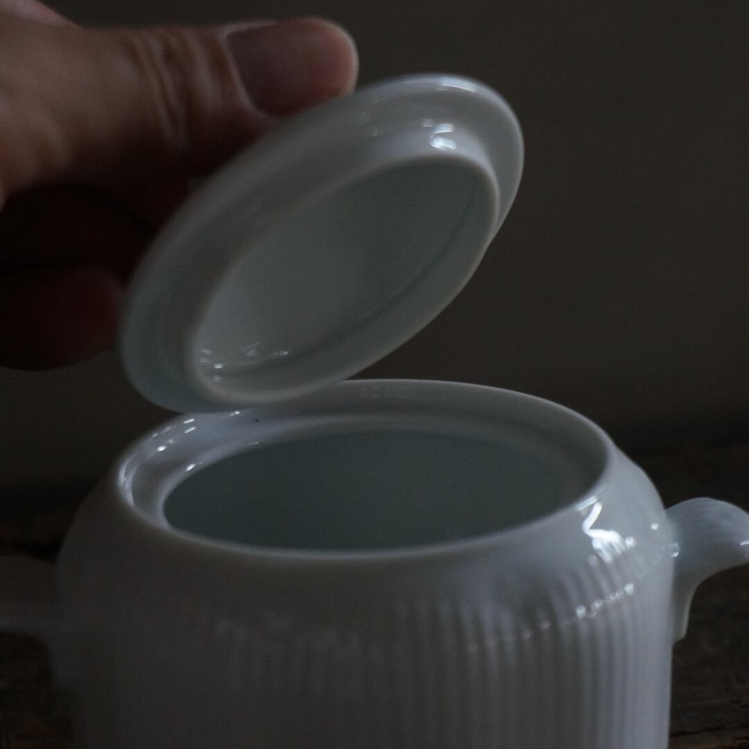 古い国産の陶器シュガーポット