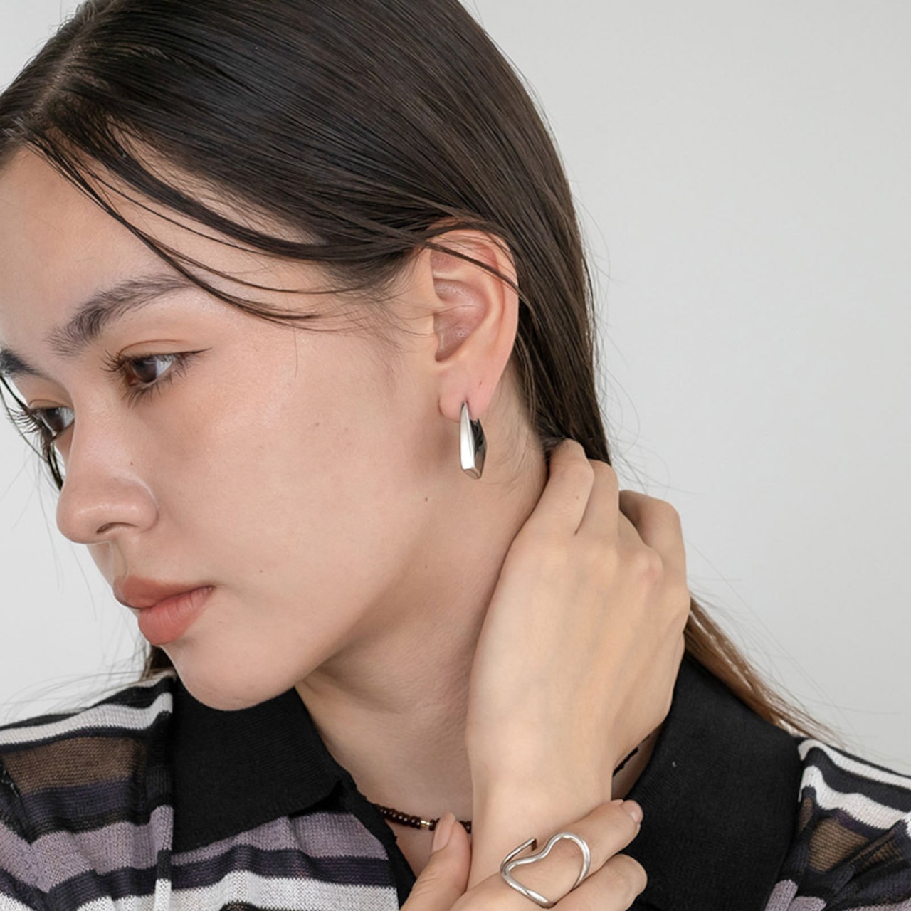 【ネコポス便】金属アレルギー対応の変形ニュアンスピアス ステンレス 変形 ニュアンス 幾何学 プレート ワイド 大ぶり 大きめ ゴールド シルバー メタル 2676