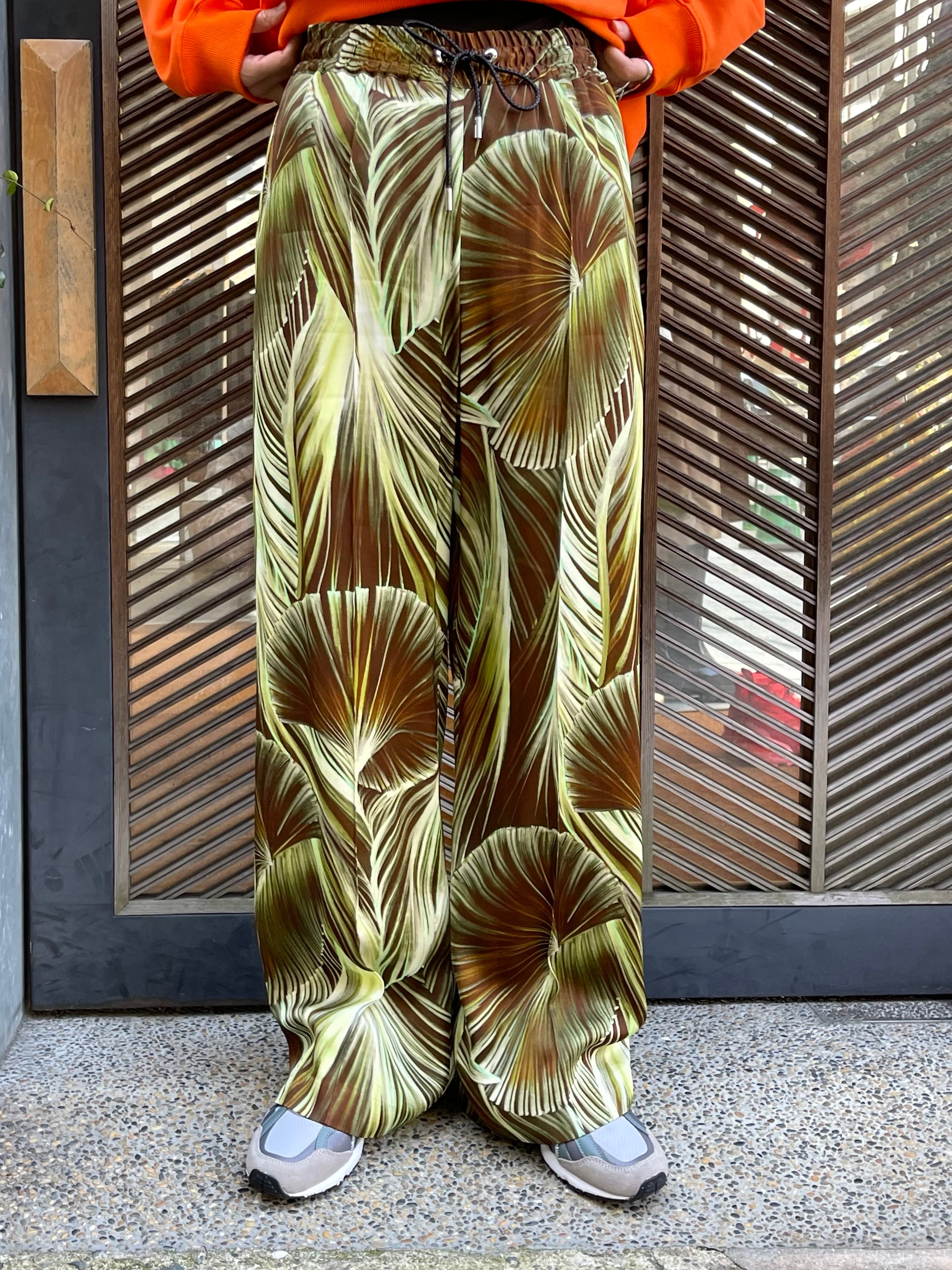 23SS】CINOH チノ / RAYON PRINT RELAX PANTS［GREEN］ | TRENT  