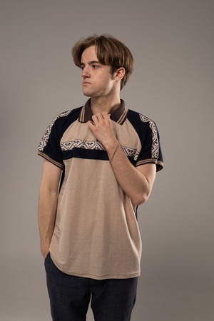 【男女兼用モデル】ウクライナ手刺繍ポロシャツ　Lサイズ