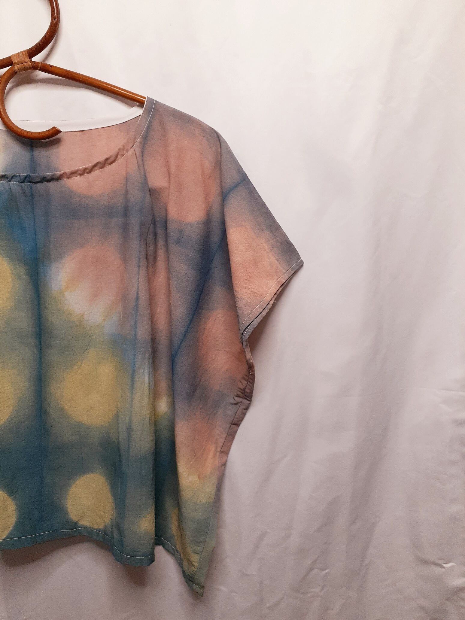 手染め&縫製・オリジナルのトップス(藍染・ベンガラ染め)