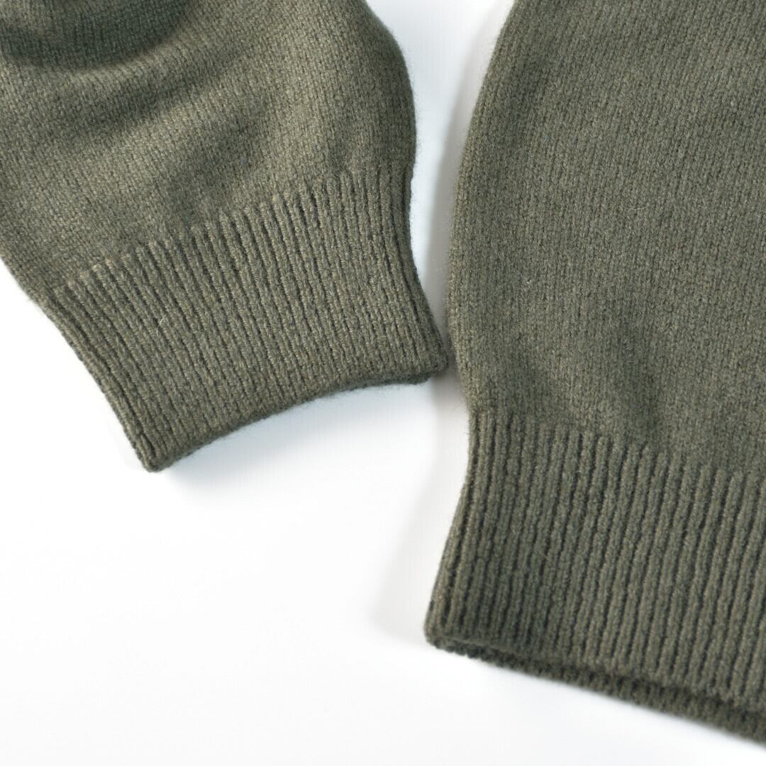 mooncastle ムーンキャッスル カシミア・シルク・ウールタートルネックセーター・モスグリーン 柔らかいラムウールにカシミアとシルクをブレンドしたニットです【送料無料】