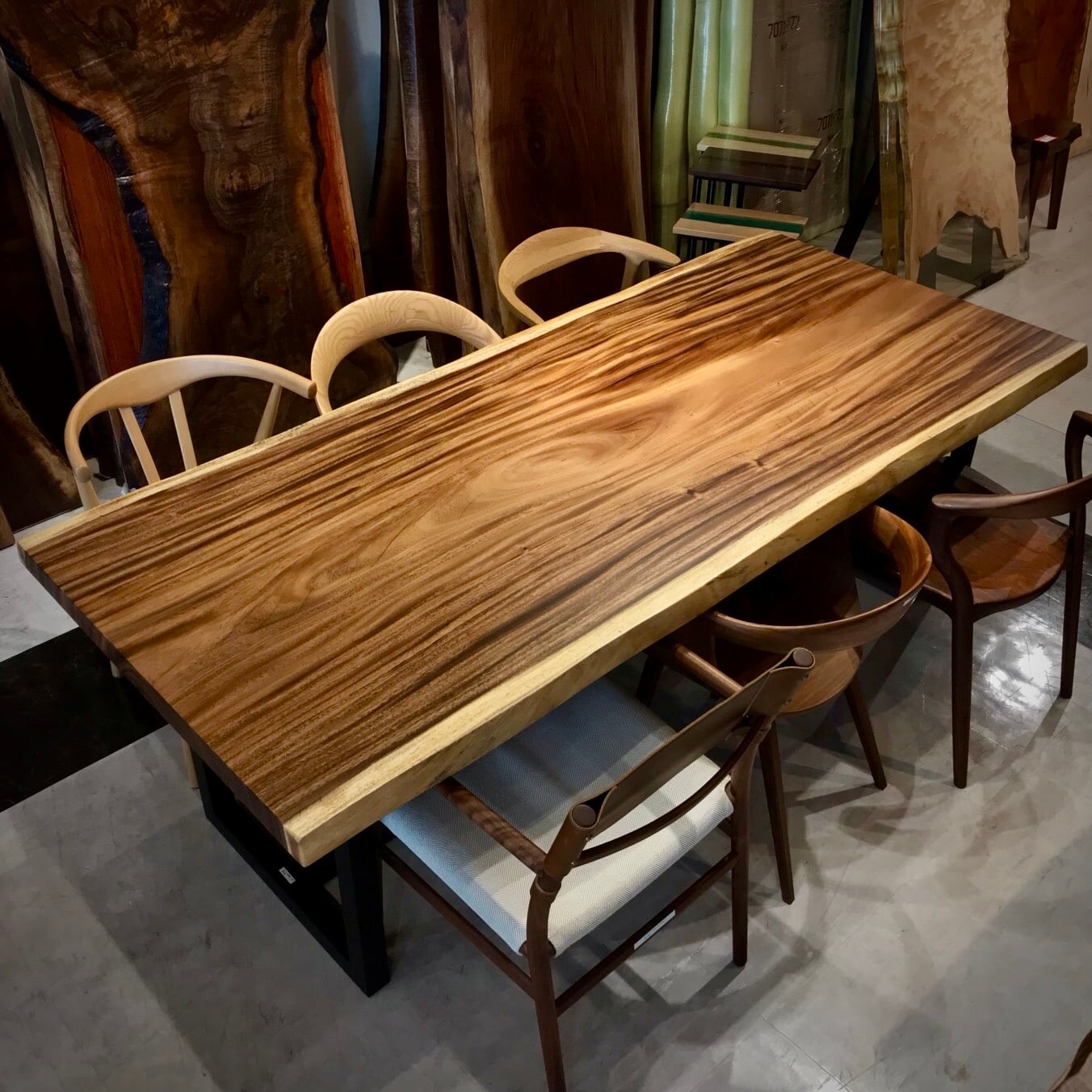 モンキーポッド _2110×905-940×54_横浜元町店_テーブル天板/一枚板 262862 t001