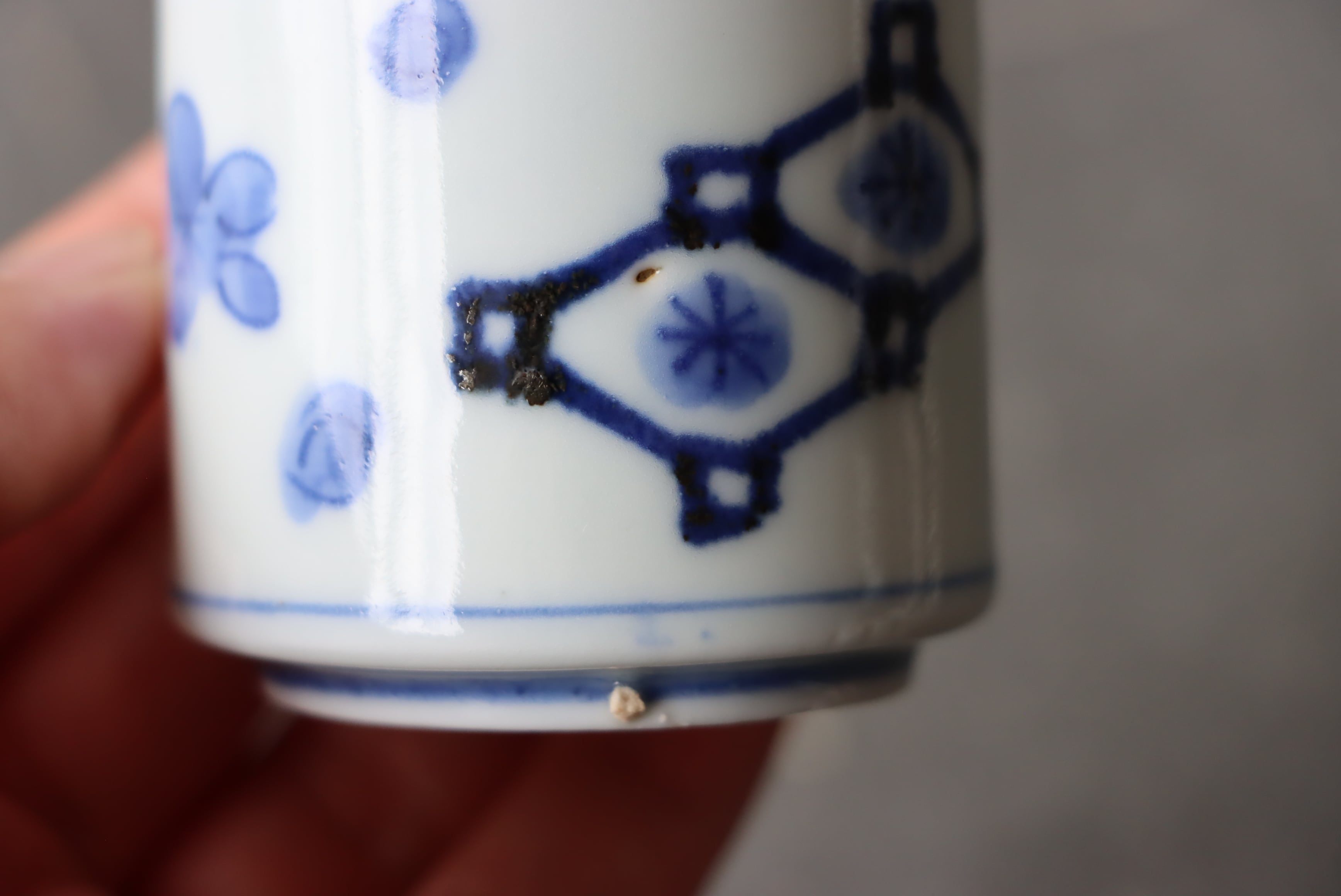 古伊万里 染付 花亀甲文 覗き猪口/Blue and white cup | (有)新原美術