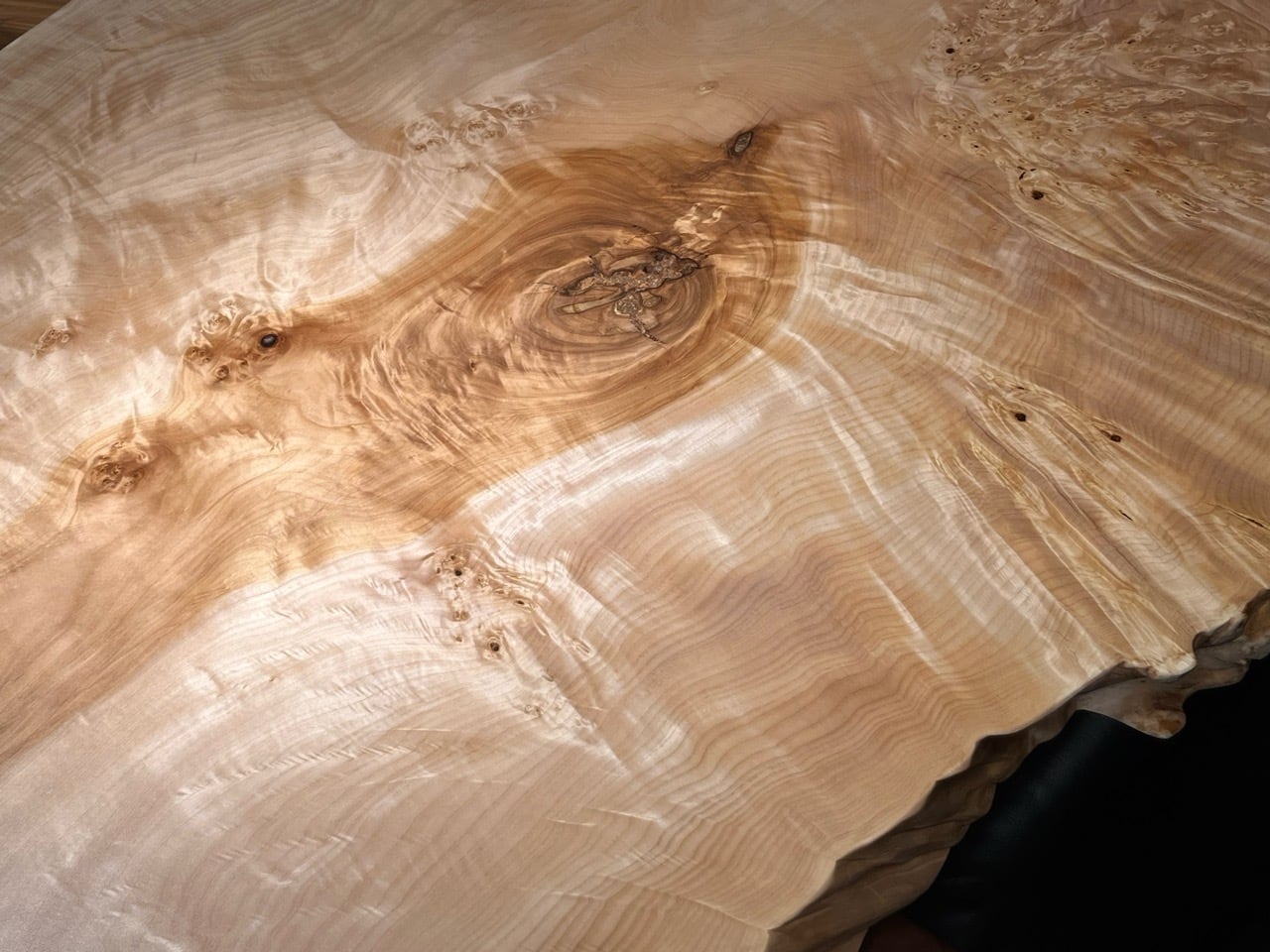 栃瘤（トチコブ）_2120×900-960-510×63_浅草本店_テーブル天板/一枚板