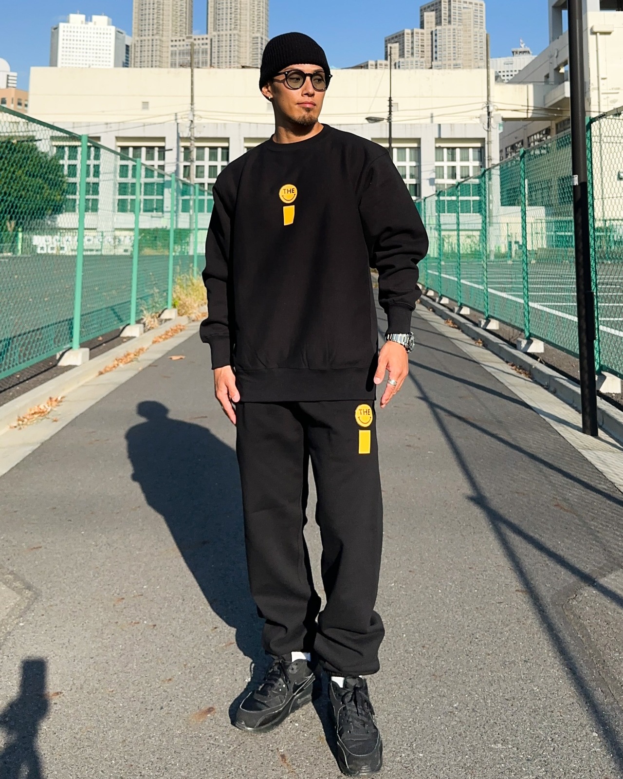 SMILEY HEAVY WEIGHT SWEAT PANTS - BLACK