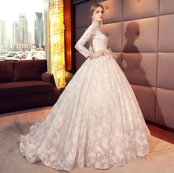 クラシカル ウエディングドレス フェミニンなフレームレースの袖