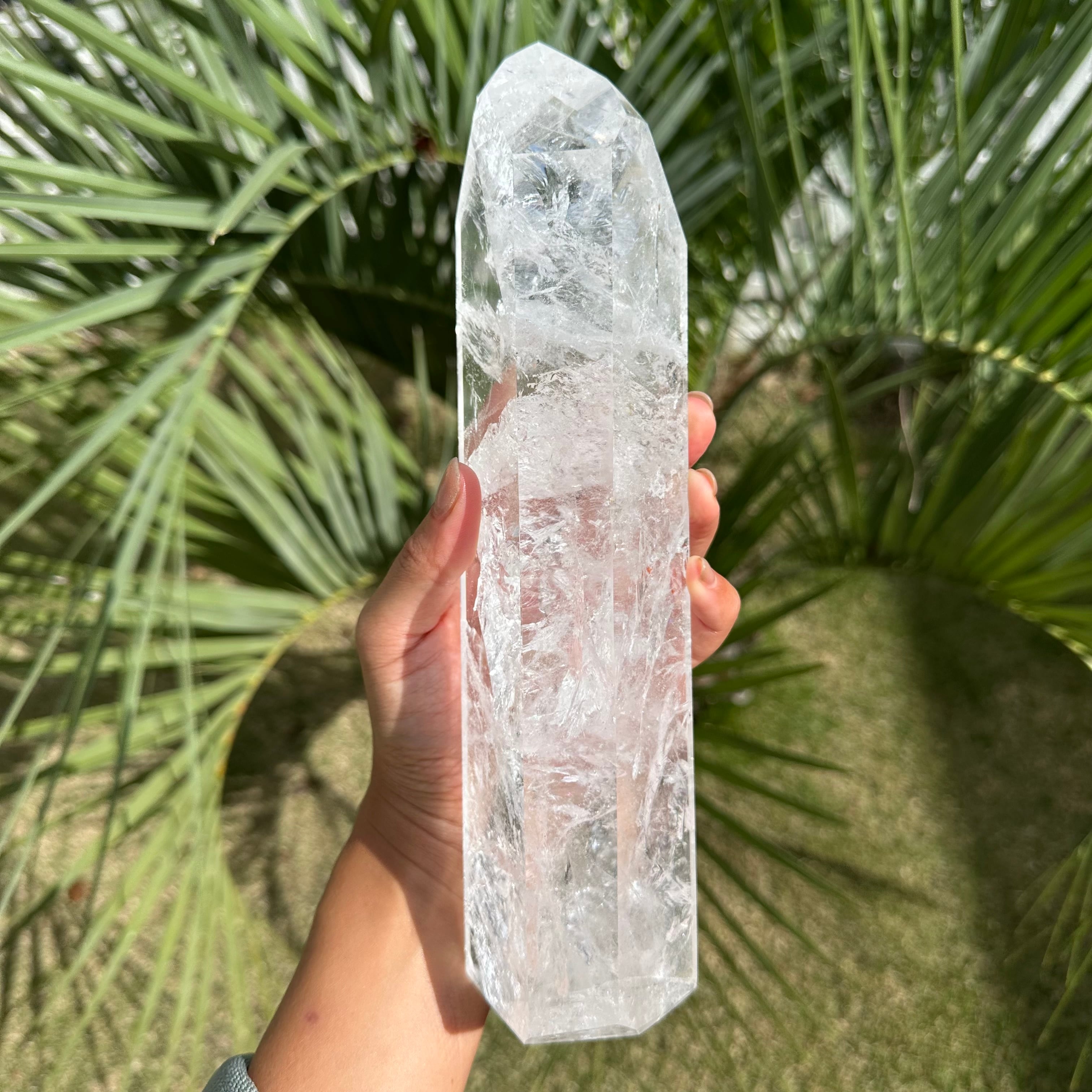溢れる光のアート水晶 タワー ブラジル産 Rock Crystal Tower with