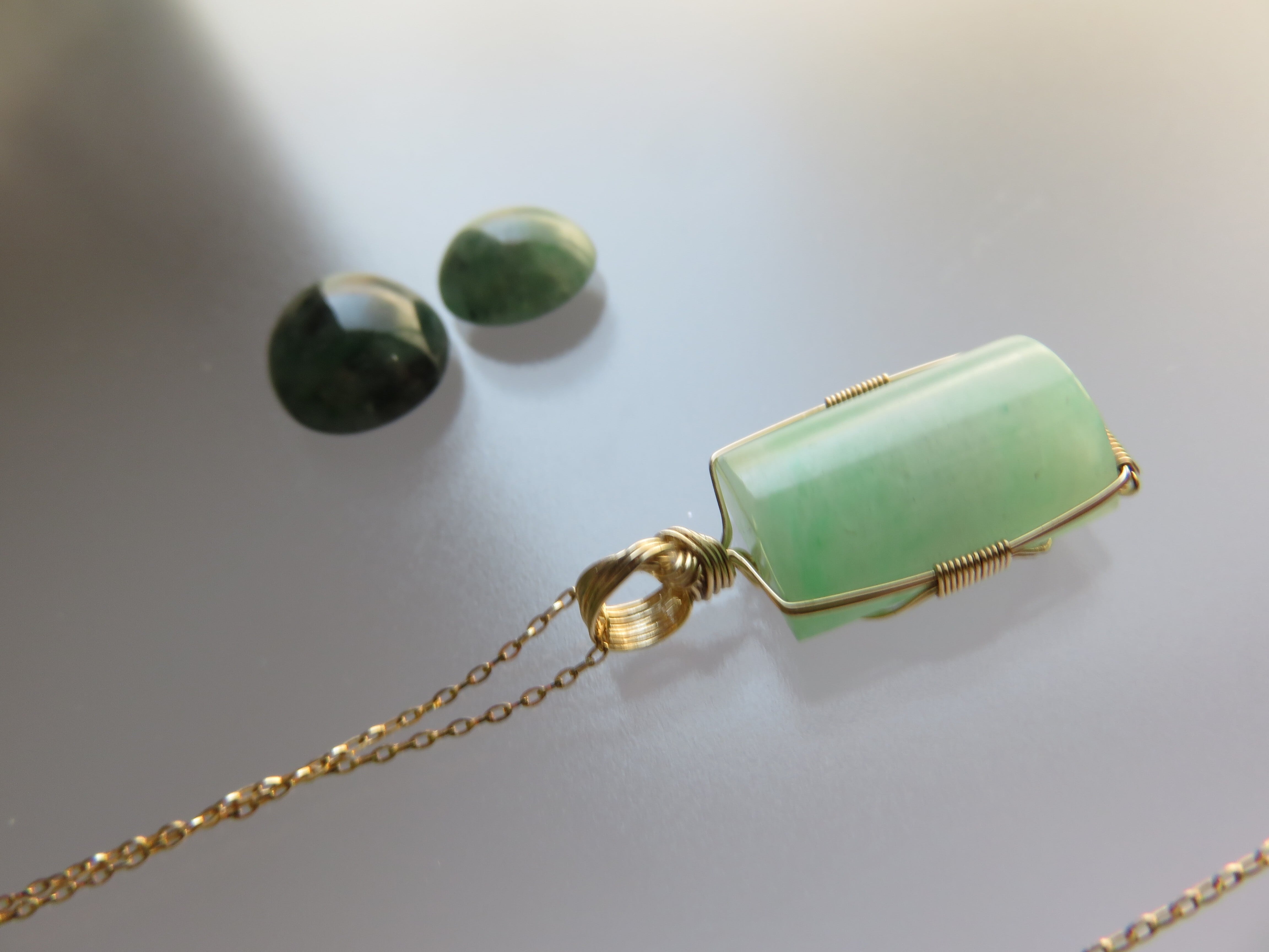 糸魚川翡翠(緑、13.5ct)女神巻き®︎ペンダントトップ | komichi 糸魚川翡翠(緑、13.5ct)女神巻き®︎ペンダントトップ | komichi