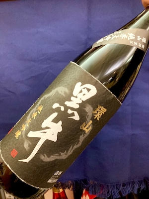 和歌山県【名手酒造店】“極上感溢れる黒ラベル！”☆『黒牛 純米大吟醸 環山 1800ml』専用箱入り