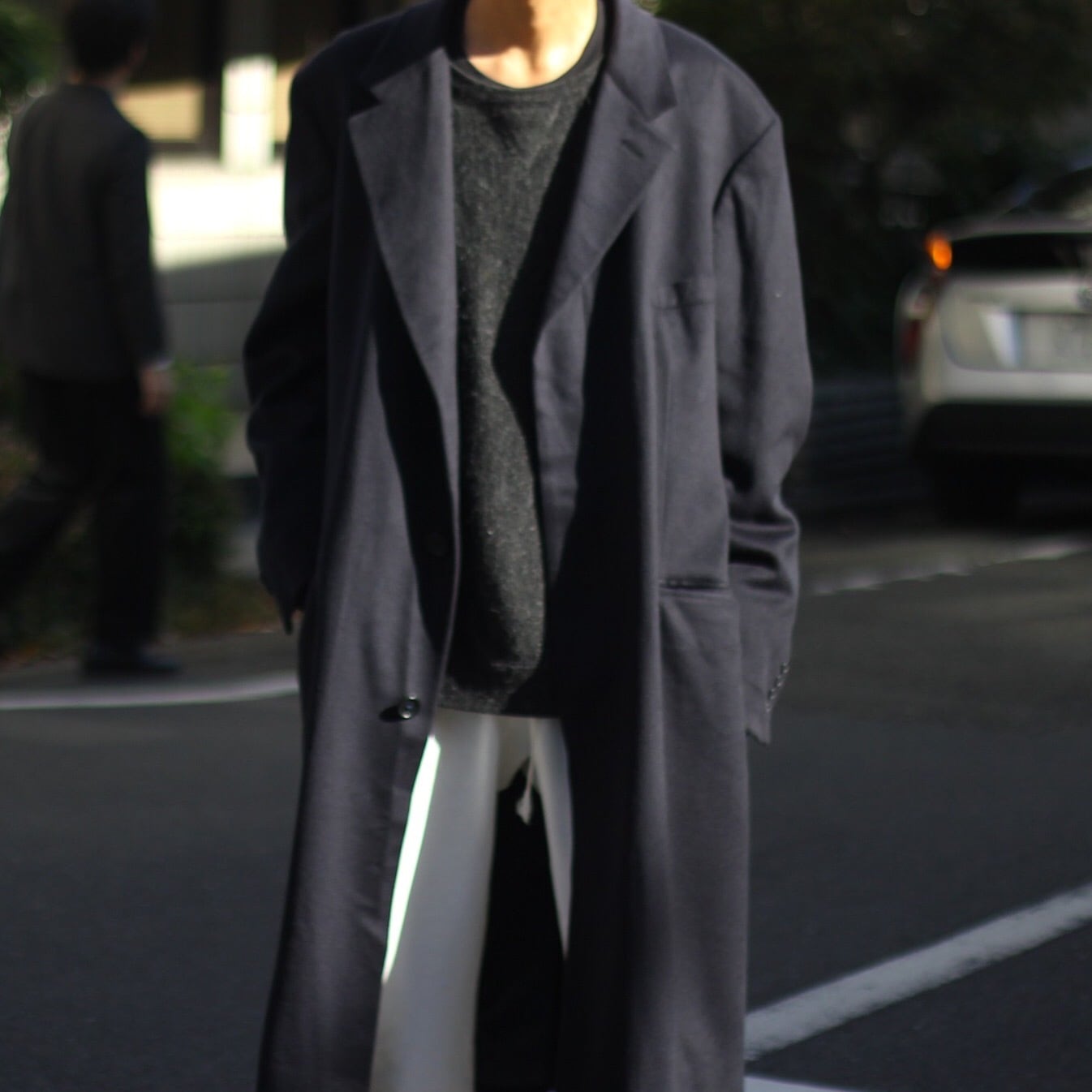 COMOLI カシミアチェスターコート 使いこなす