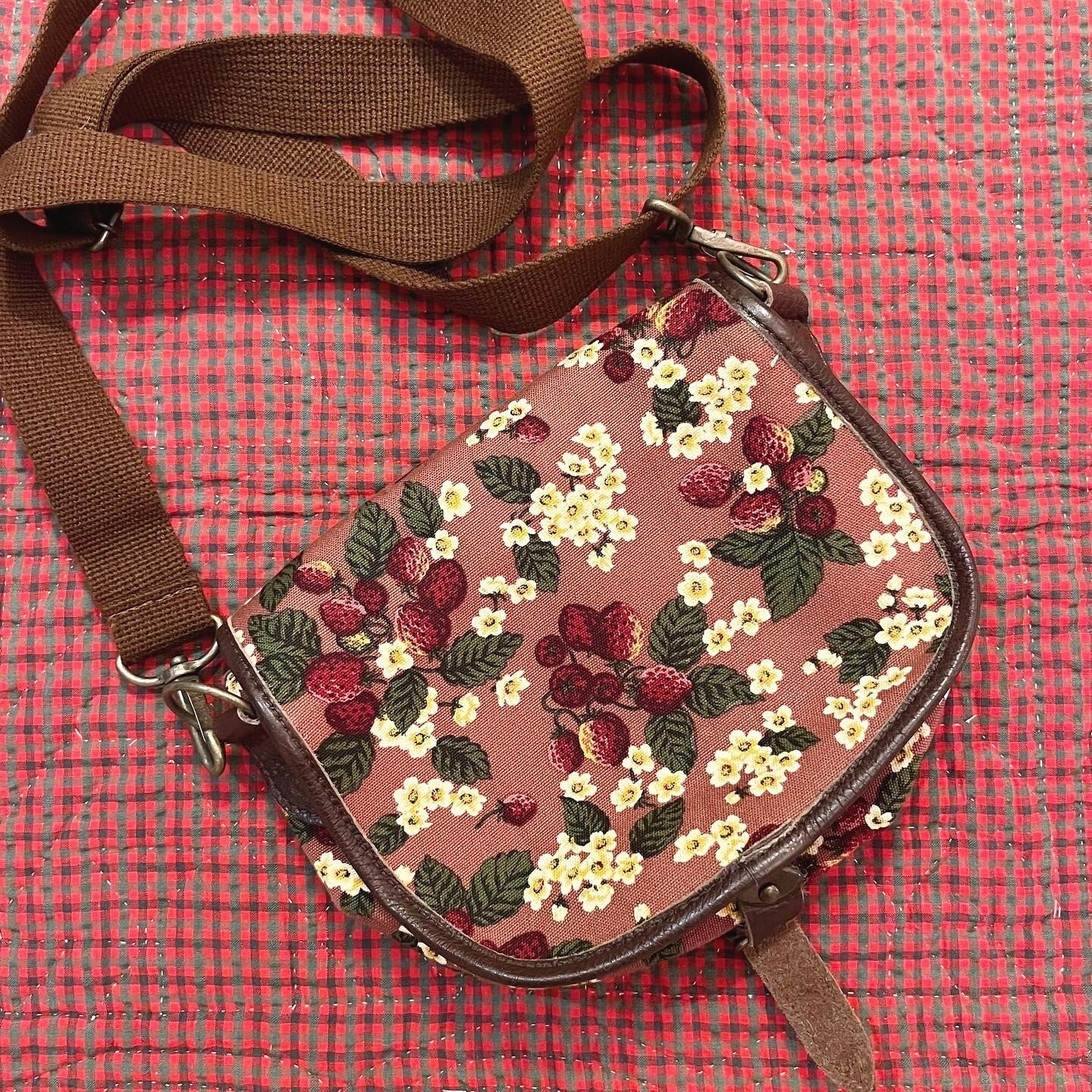 KETTY / strawberry shoulder bag