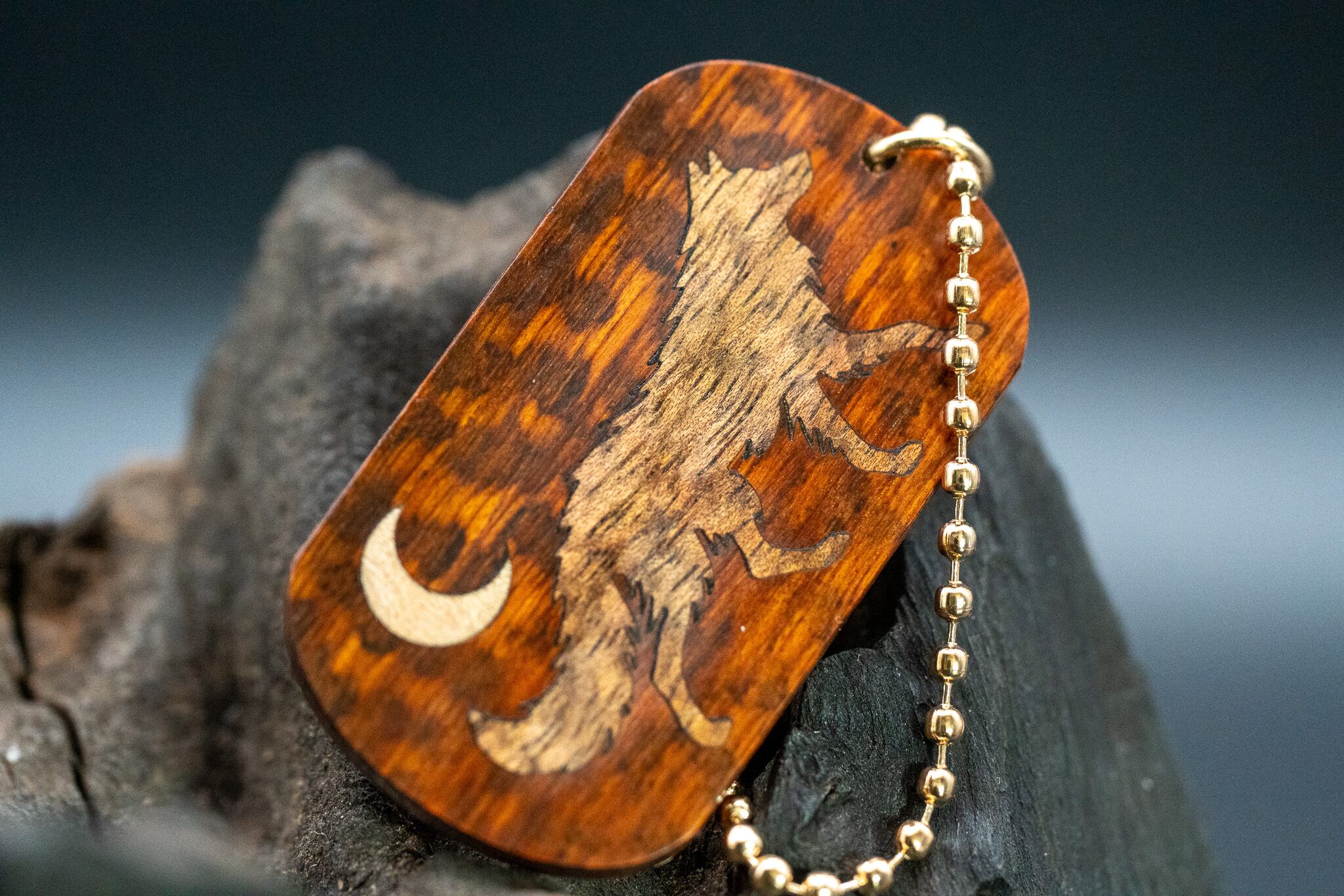 【 木のダイヤモンド 】スネークウッド ドッグタグ 象嵌 闊歩