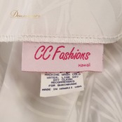 フラダンス 衣装 CC Fashions CCファッション ワンピース ドレス ホワイト系 ハワイ製 白 真っ白 モンステラ柄 植物柄 ハワイアンプリント ハワイアン アロハ フラ ダンス レッスン 練習 キャミソールドレス フレアスカート 華やか かわいい おしゃれ 上品 大人っぽい さわやか