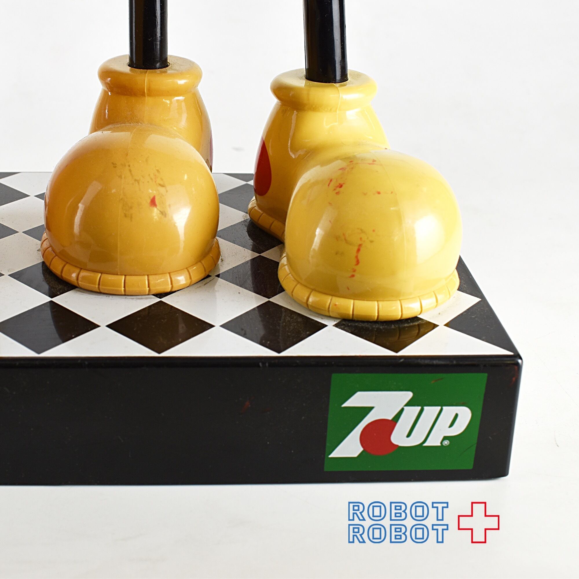7up セブンアップ キャラクター電話機 スポット | ROBOTROBOT powered by BASE