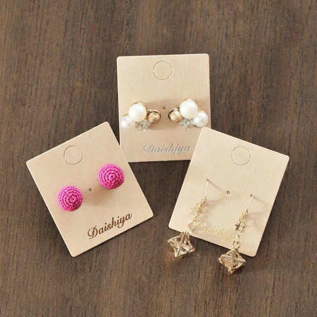 【名入れ箔押し】 オリジナル台紙 S ピアス用 クラフト紙 100枚 30×35mm SD31