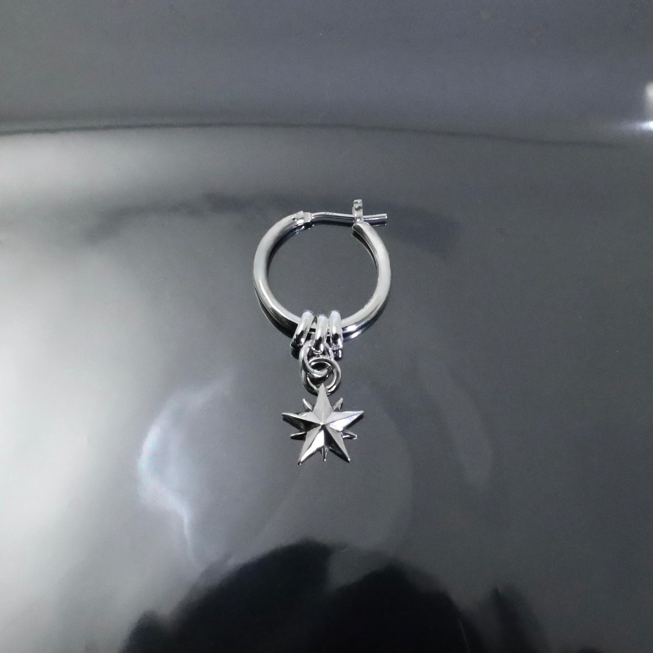 THIN HOOP [LARGE] with OVAL and 10P STAR /シンフープ L ウィズ オーバル&10ピークススター