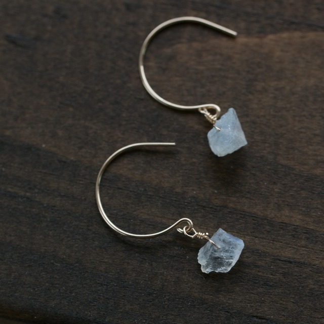 レア☆ロイヤルムーンストーン原石ラフカットAAA★ラウンドフックピアス☆14kgf☆フックピアス・イヤリング変更無料！