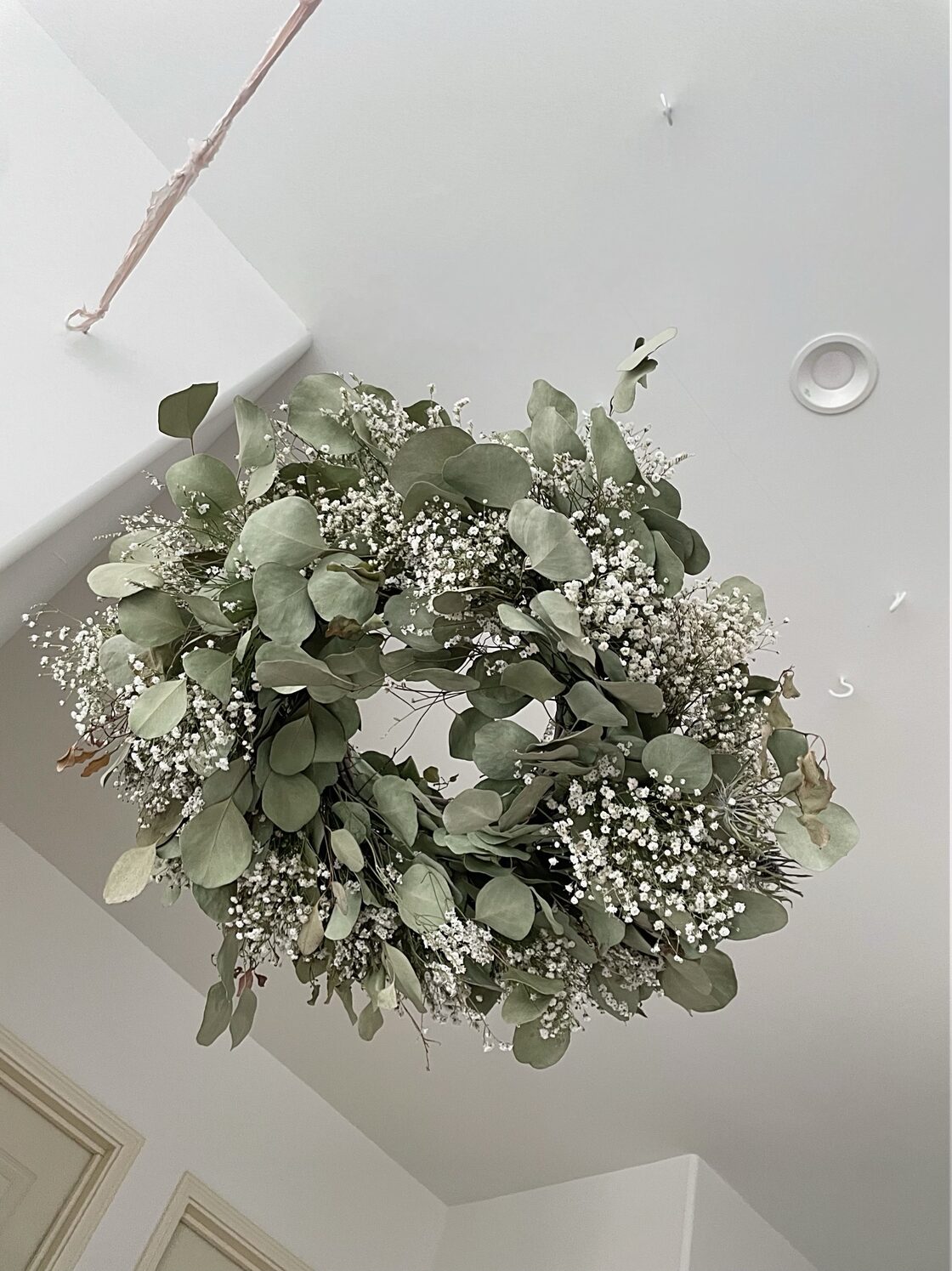 flying wreath ユーカリとかすみ草のフライングリース リース 