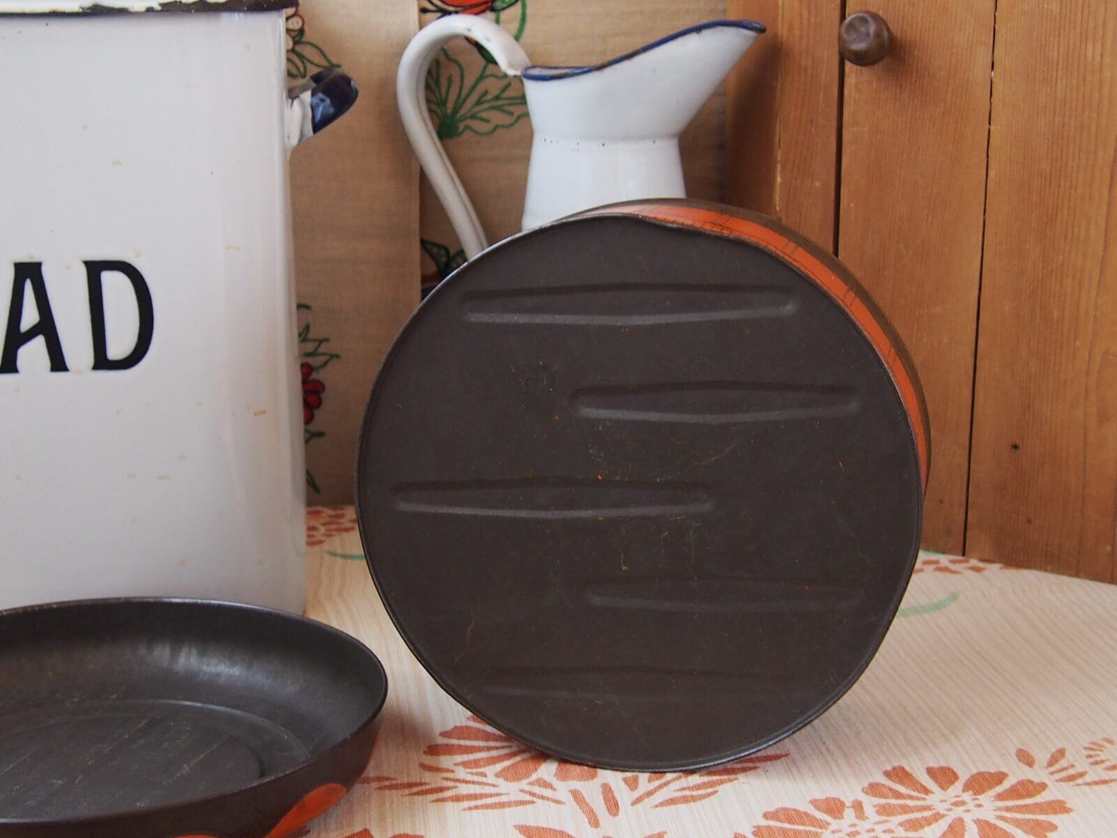 イギリス Cakes缶 イギリスアンティーク ケーキ缶 CAKES | Bonny Bee