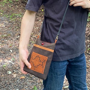 Pos30 ポシェット 茶系ポケット付き、木の実フック　小型シピボ模様