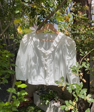 《即納商品》date frill blouse (ivory / black)