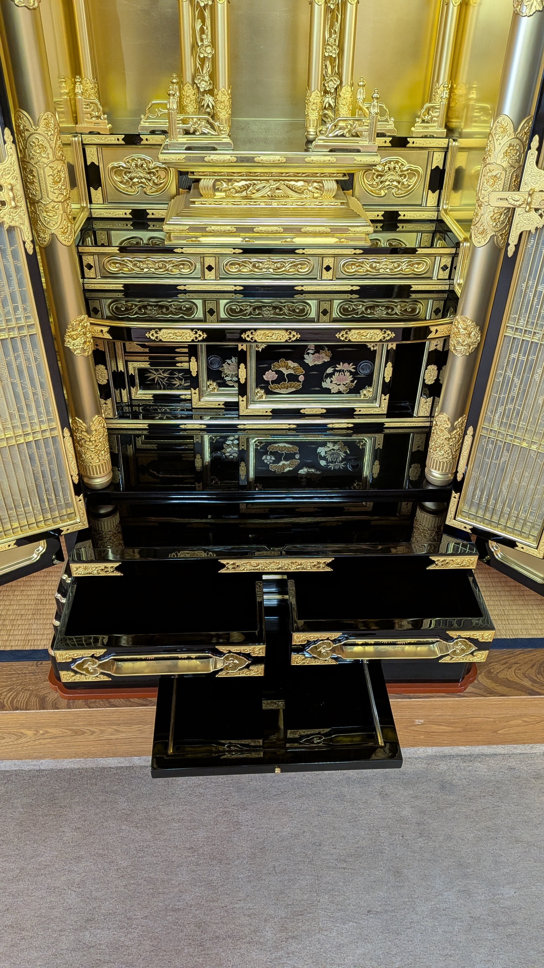 金仏壇 京型 24号 西 自社配送 高さ 175cm 幅 85cm 奥行 72cm 仏具付