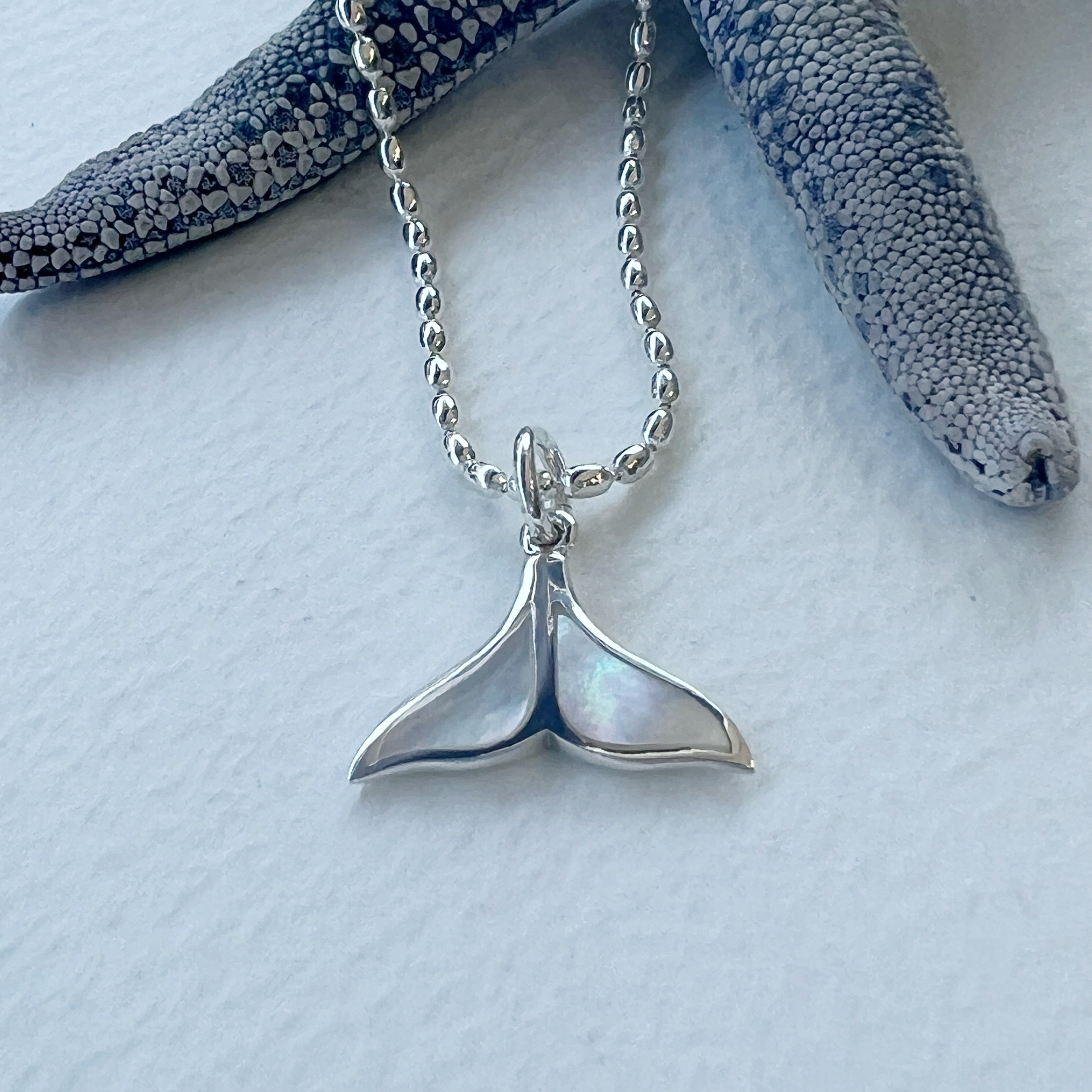 白蝶貝ホエール テイル 鯨の尻尾 ペンダント （チェーン オプション