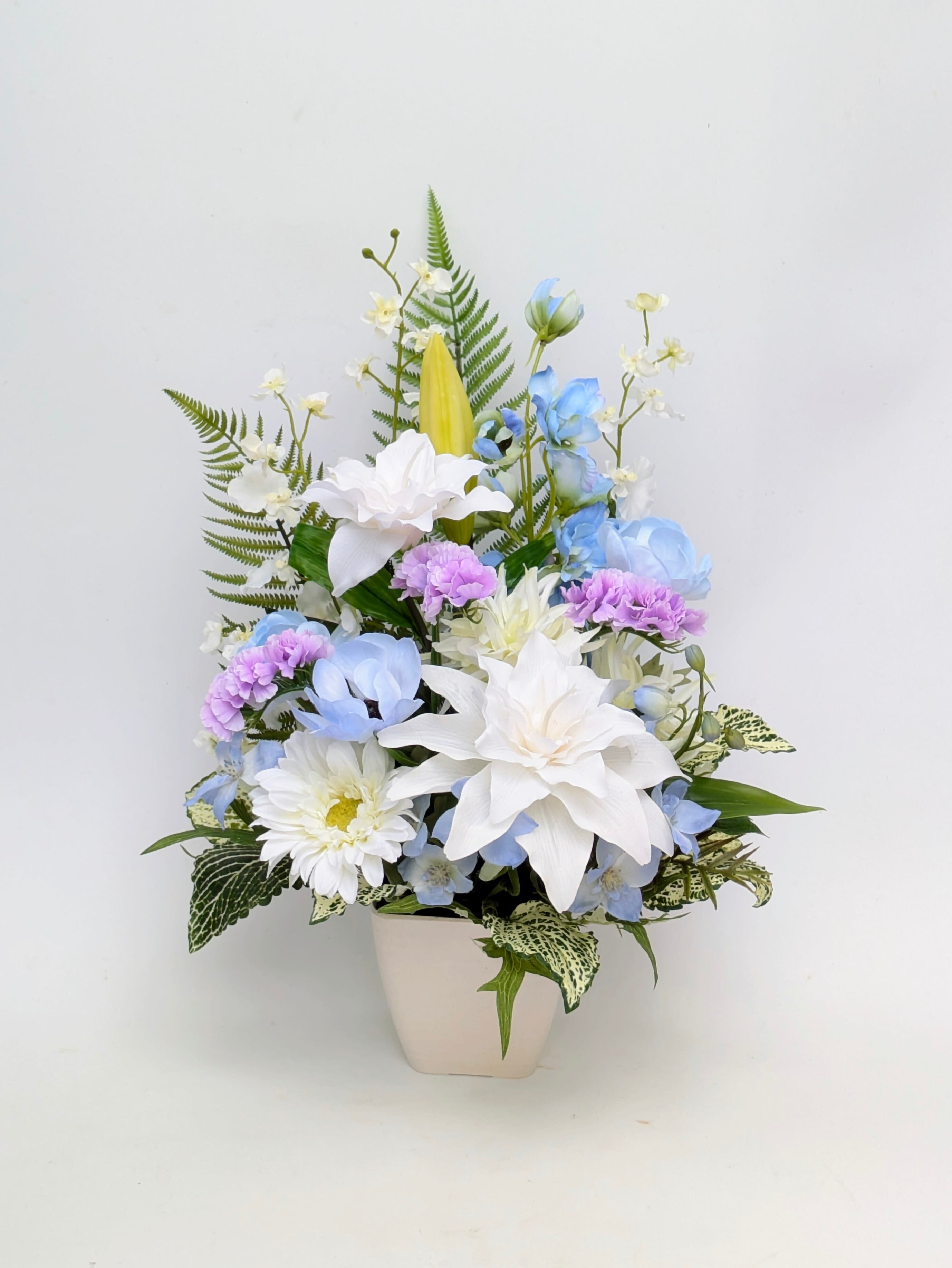 YSアウトレット 高級仏花 人気の淡いブルーのお供えアレンジメント 受注製作