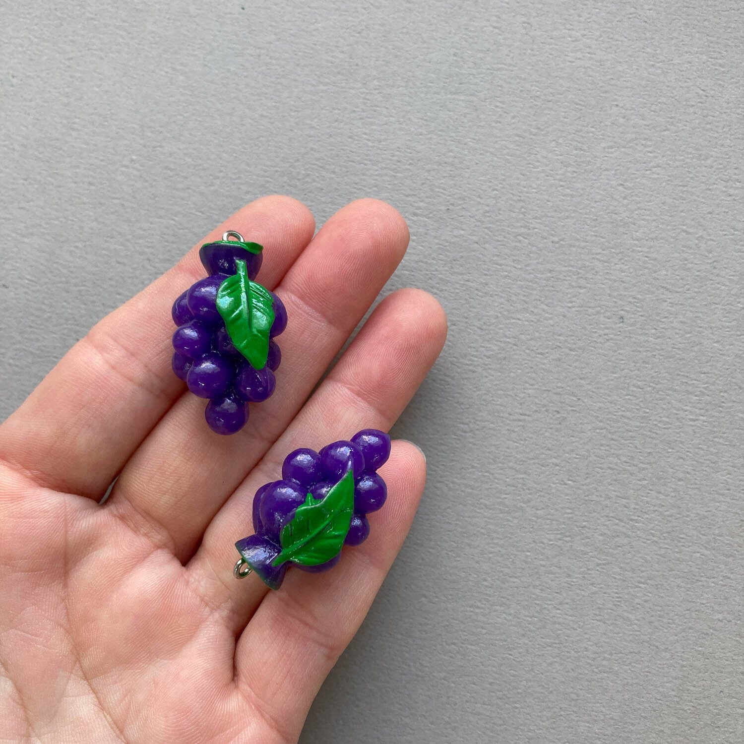 再入荷〉紫ぶどうのチャーム | Dua-アクセサリーパーツショップ